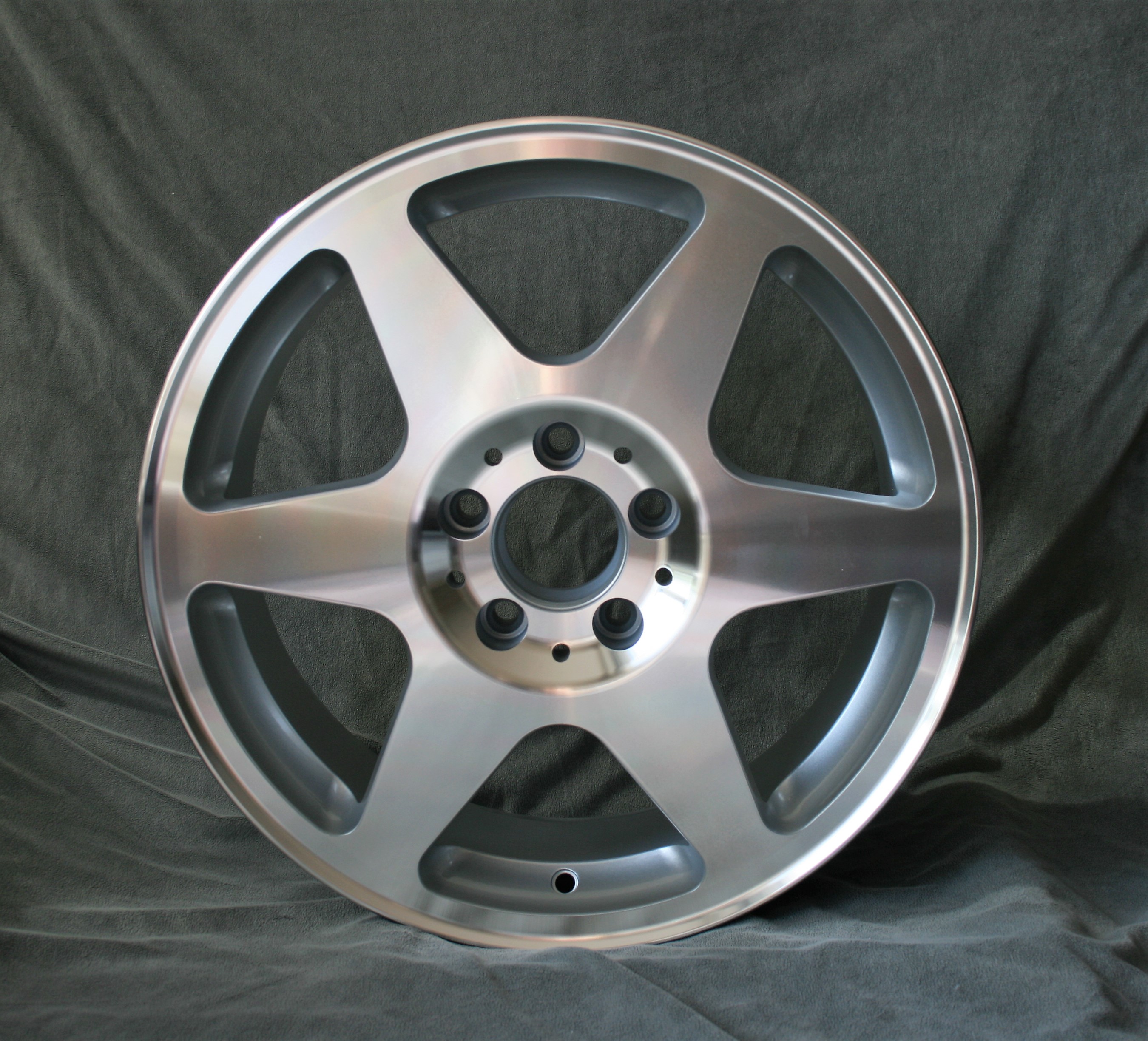 4x Evo Style, 7,5x17, glanzgedreht + KB13 Radschrauben