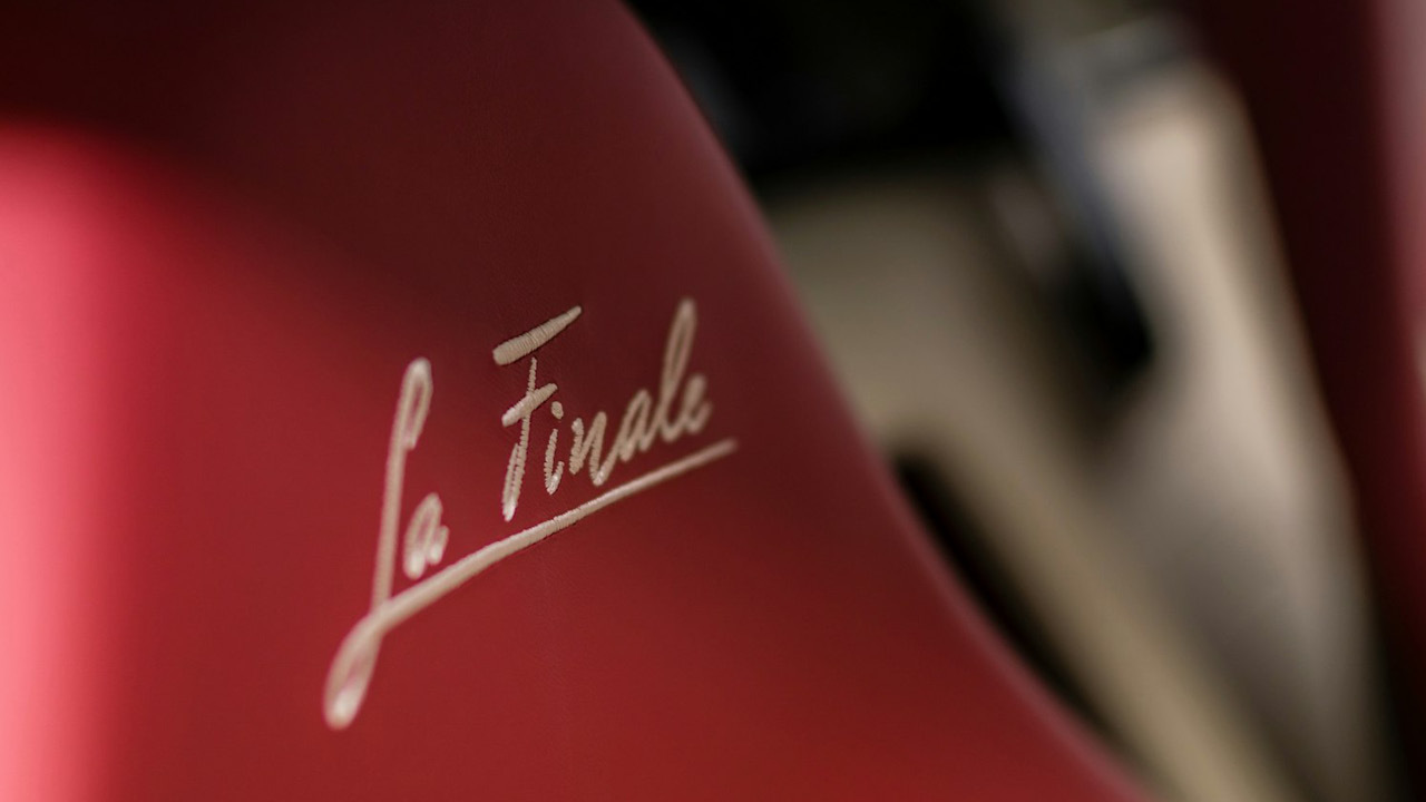 015 la finale interior detail head restraints