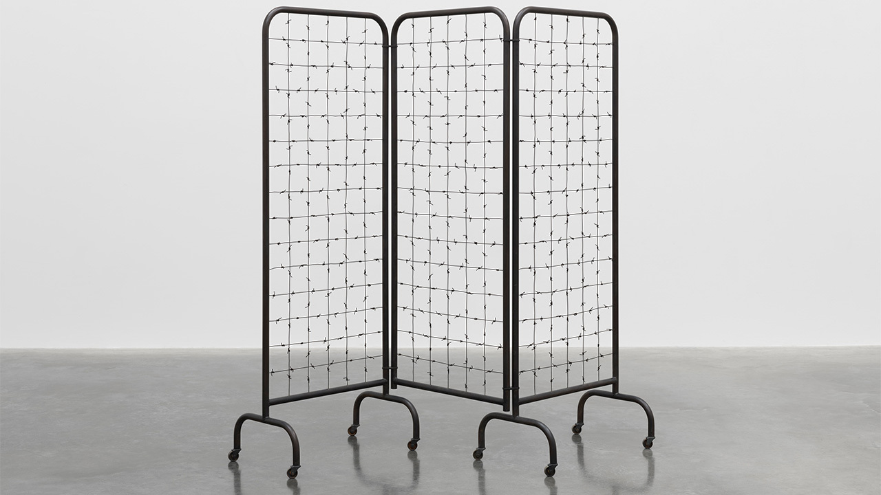 10 Mona Hatoum work 1 title Divide 2025 Mona Hatoum Divide 2025 three panel steel screen and barbed wire 172 x 188 x 48 cm Mona Hatoum Photo White Cube Theo Christelis Mon