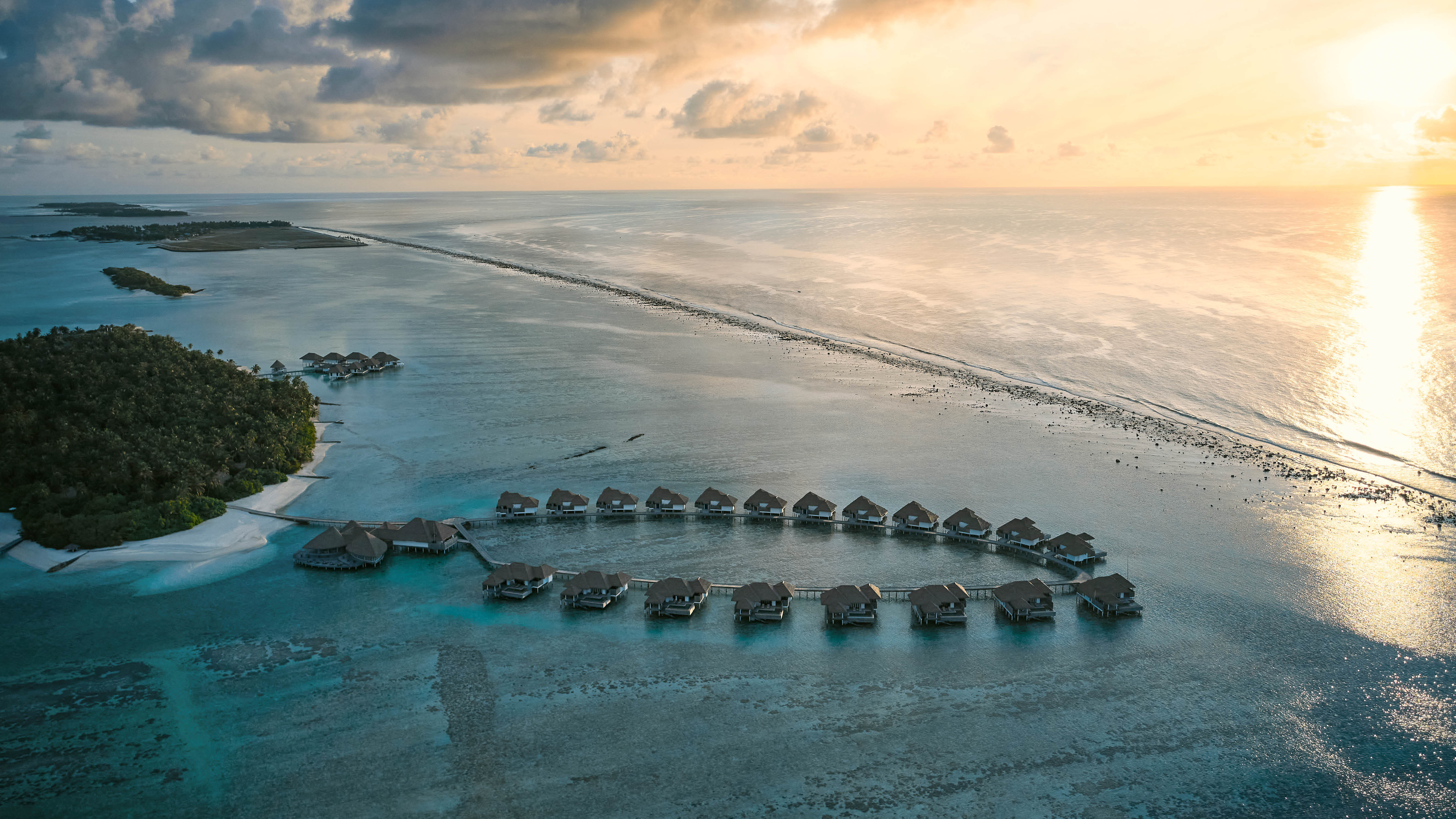 COMO Maalifushi Aerial Waive breakers