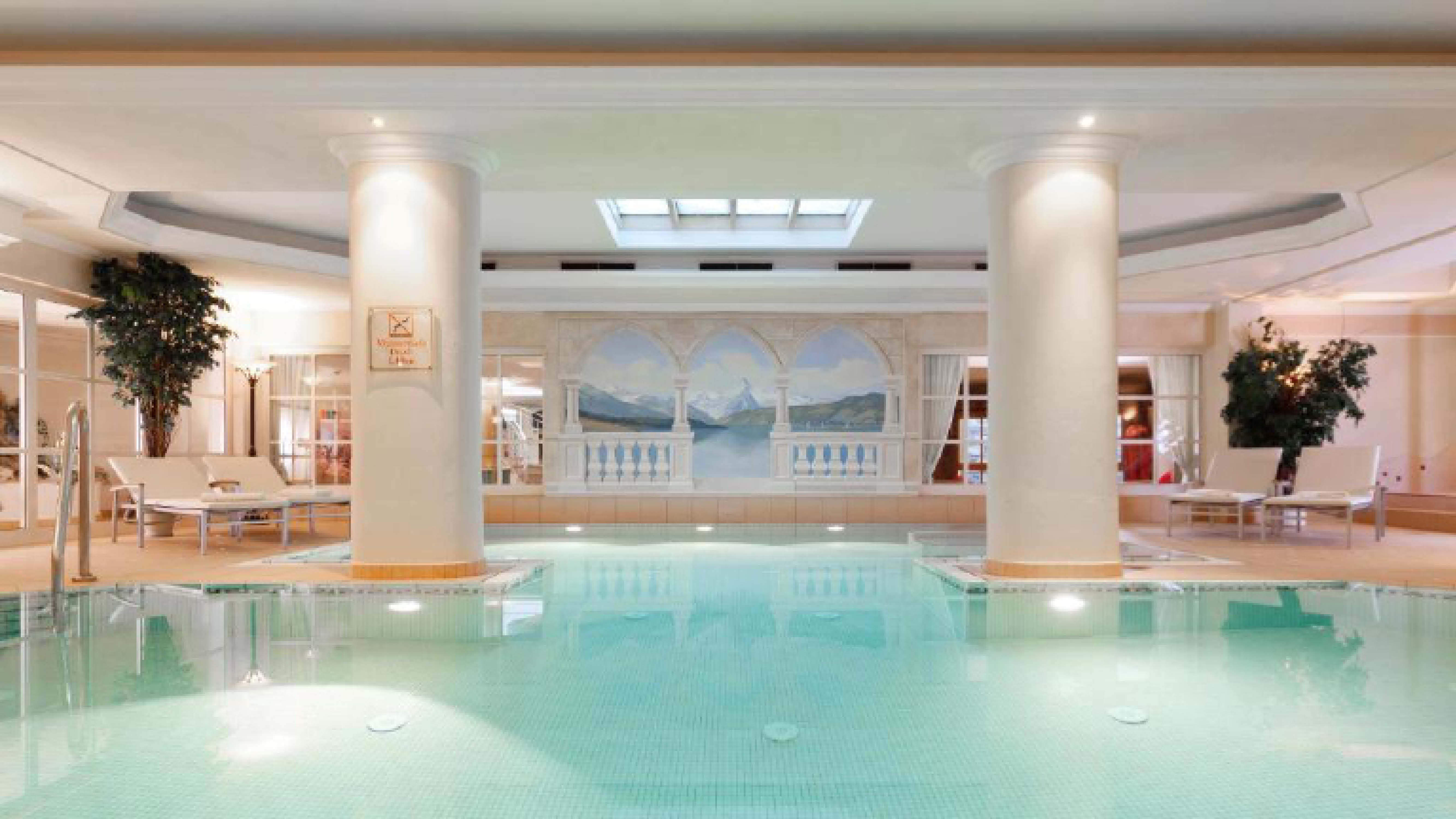Indoor-Pool im Hotel Tirolerhof