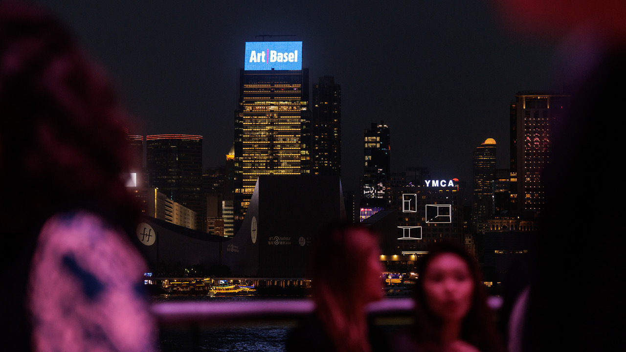 Print approx 21 x 14 cm ABHK24 Misc Signage UBS UBS Building Hi Res