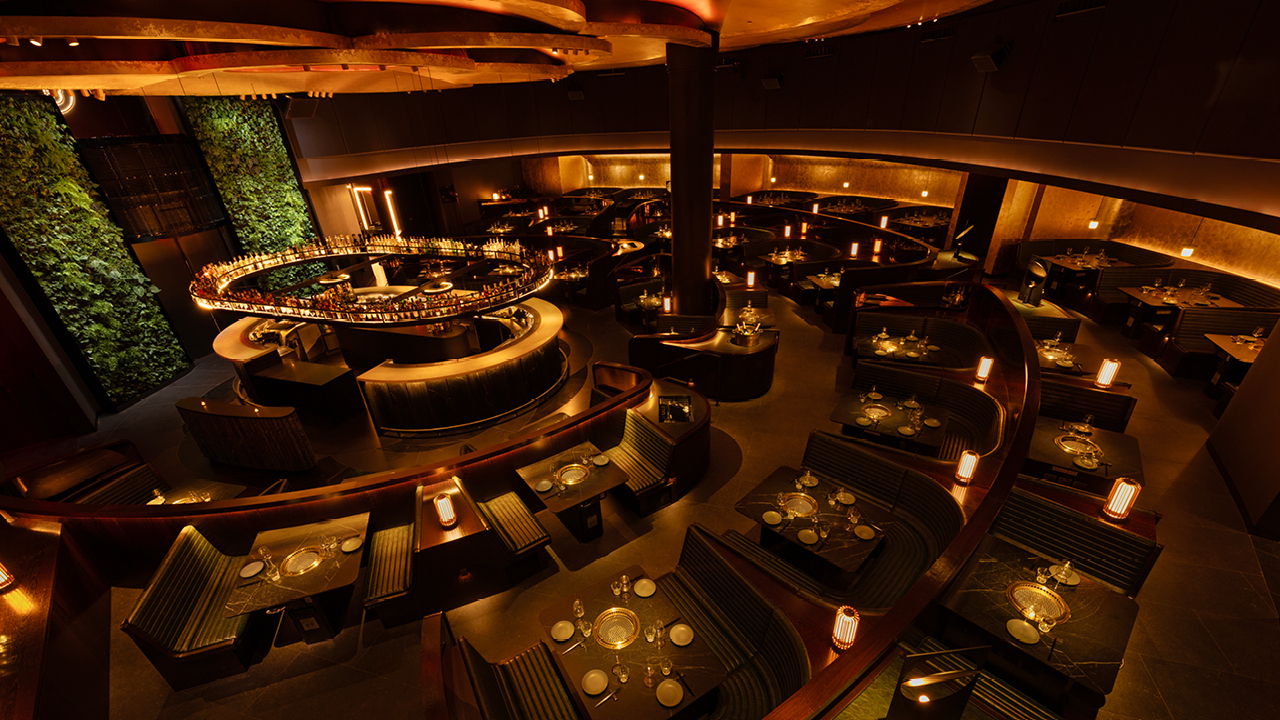 Die Bar und der amphitheatralische Sitzbereich im COTE las Vegas