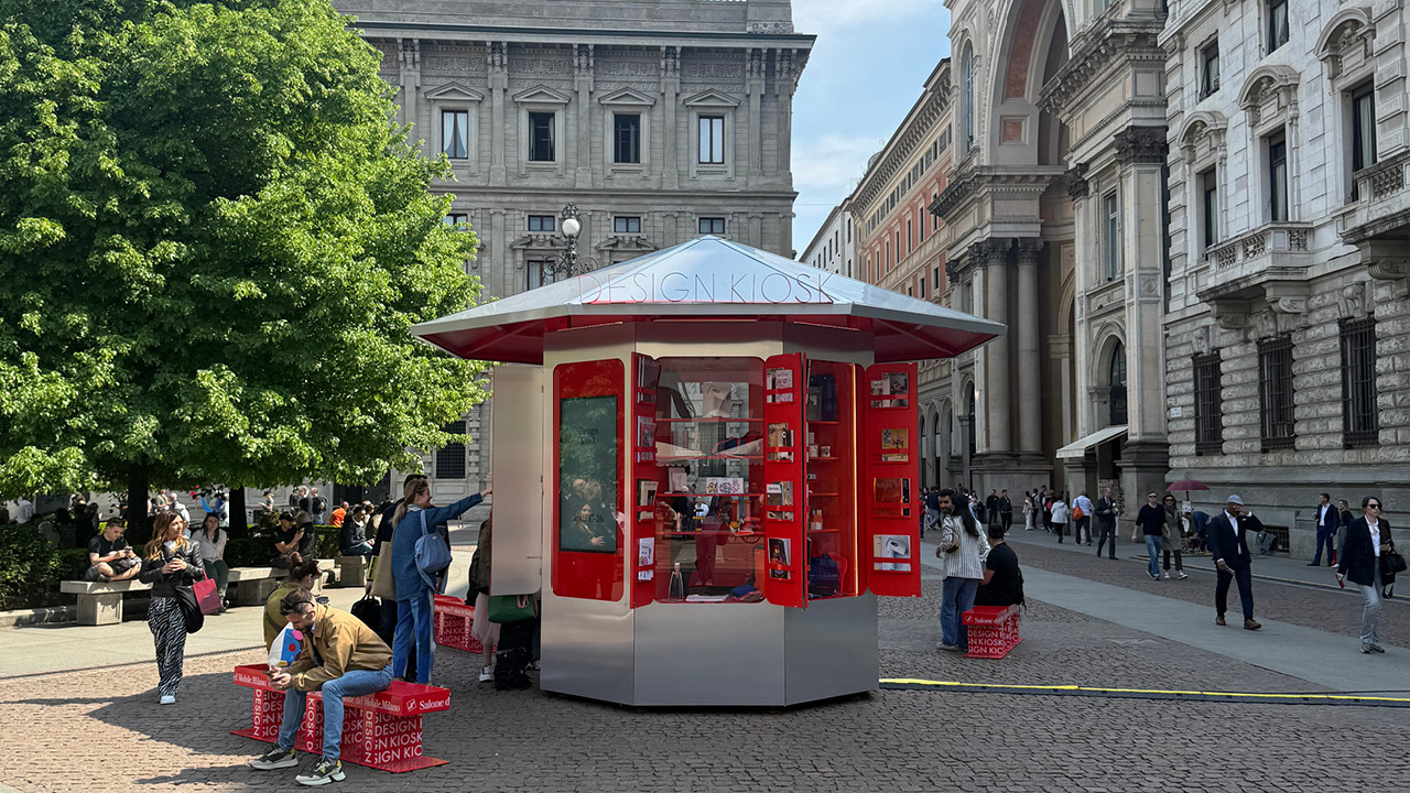 Der Salone del Mobile Design Kiosk bei der Milan Design Week in Mailand