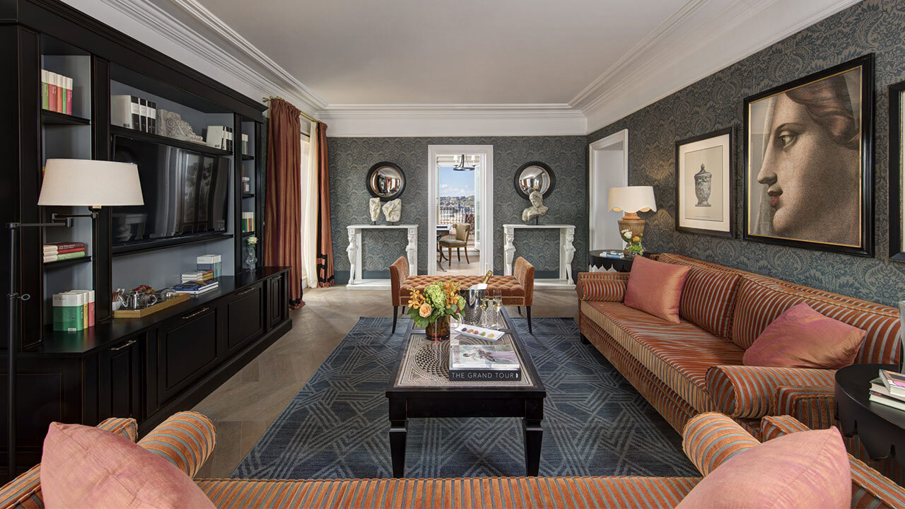 Travel News Hotel de la Ville Roma Suite Sitting Room